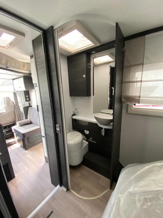 Magnifica Autocaravana Adria Matrix Axess 670Sl Granada Eksteriør billede